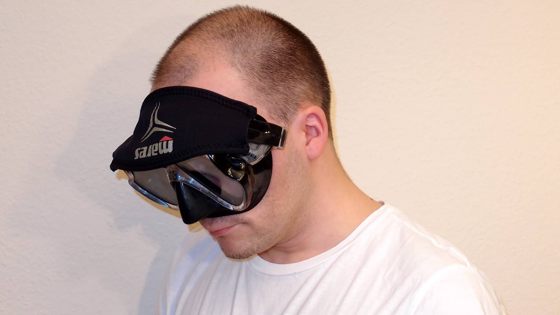 Foto: Passform der Tauchermaske testen, Schritt 3